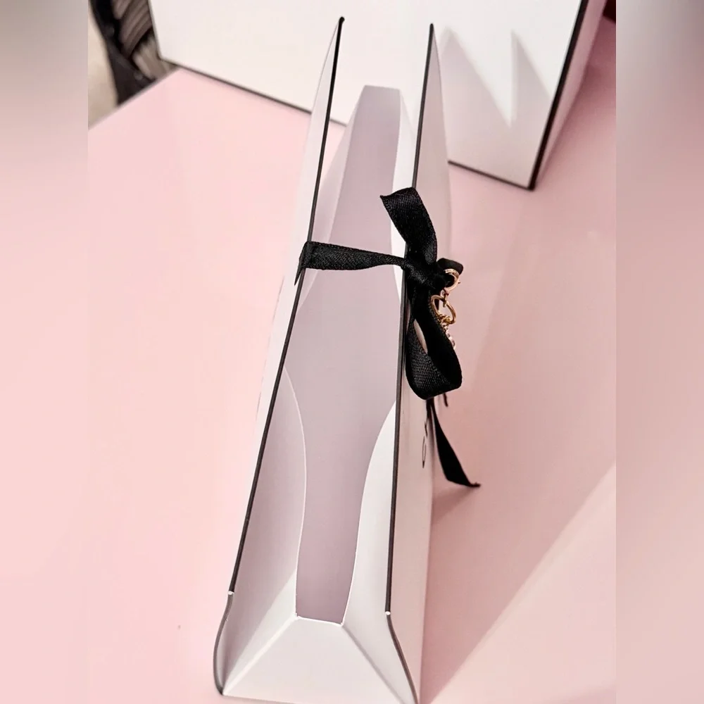 Chanel Fragrance Gift Bag & Box - Picture 4 of 8